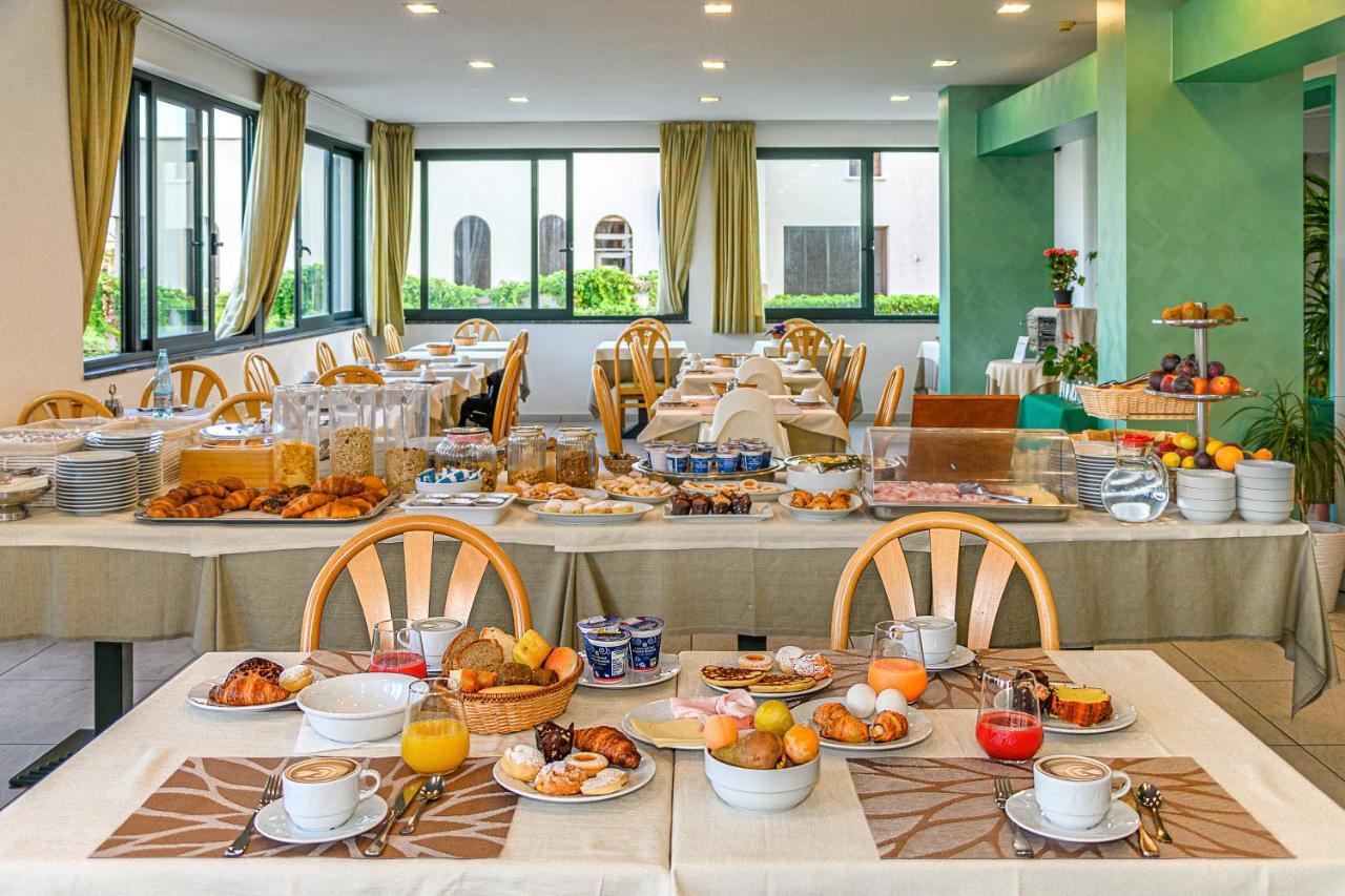 Hotel Paris ลิโด ดิ กามาโยเร ภายนอก รูปภาพ