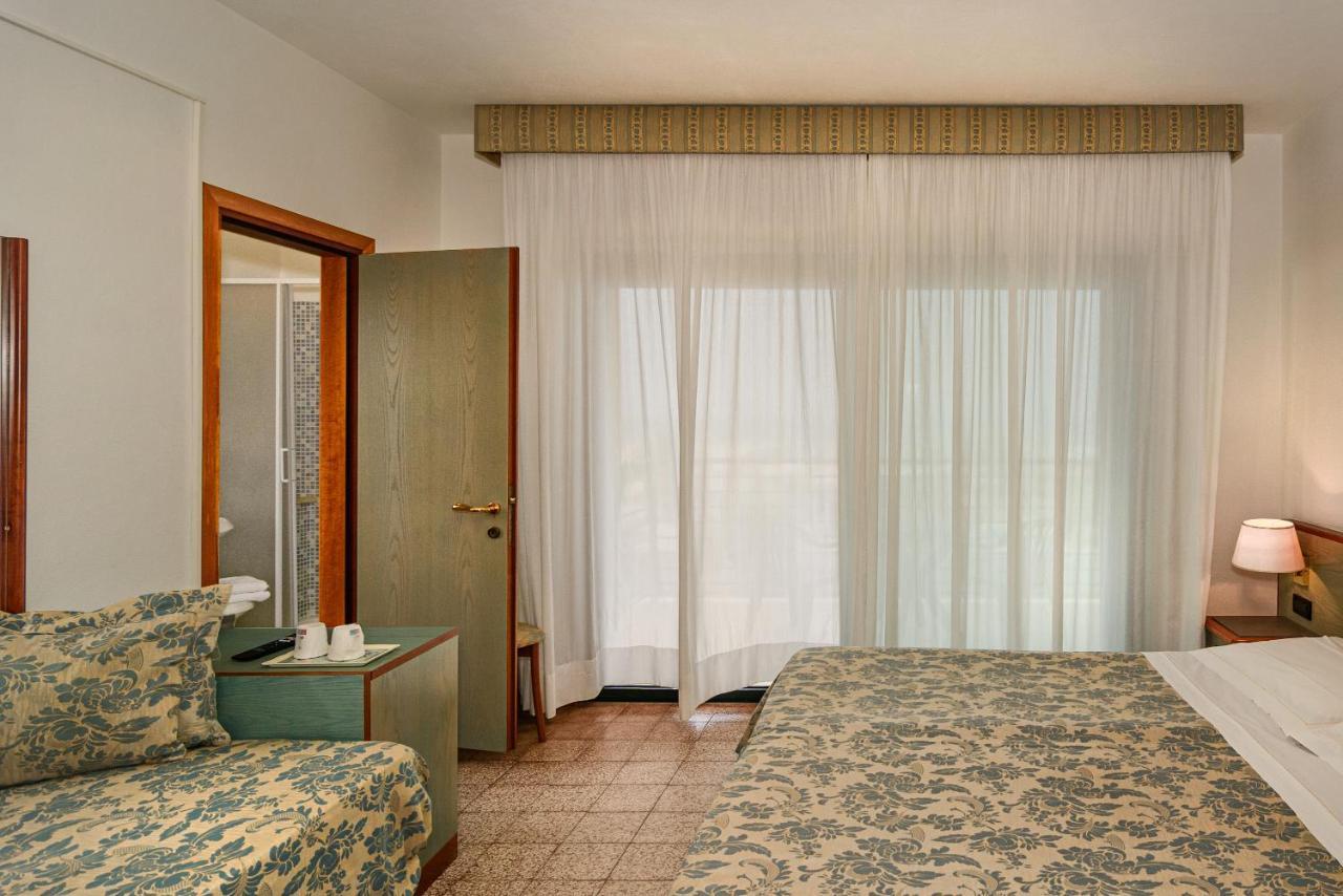Hotel Paris ลิโด ดิ กามาโยเร ภายนอก รูปภาพ