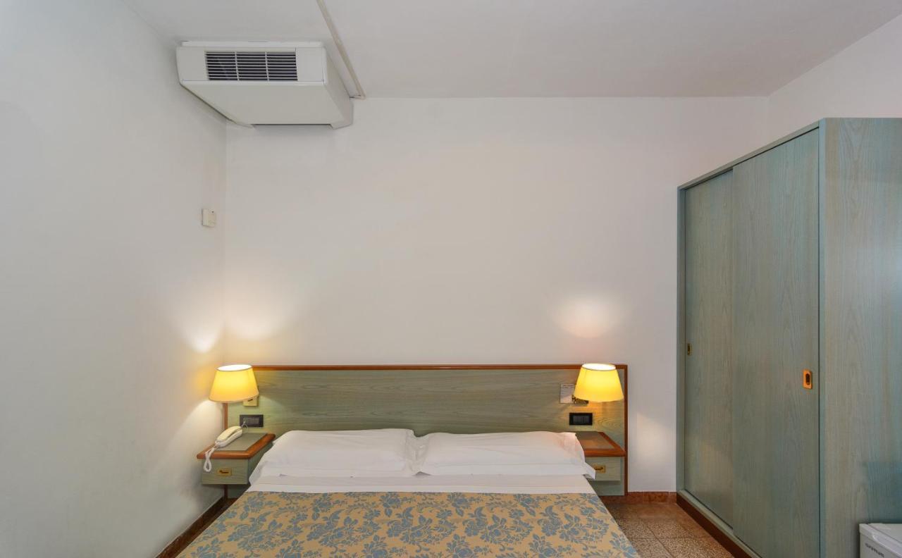 Hotel Paris ลิโด ดิ กามาโยเร ภายนอก รูปภาพ