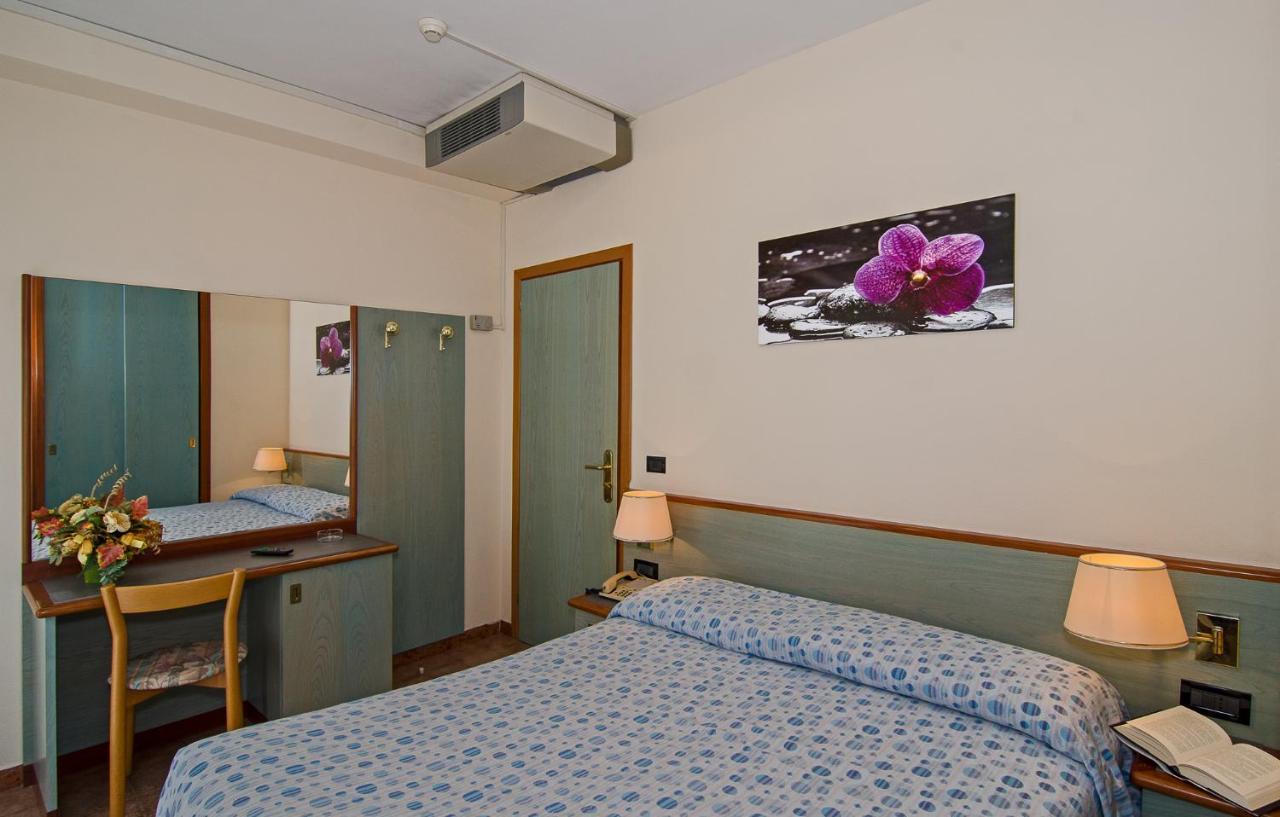 Hotel Paris ลิโด ดิ กามาโยเร ภายนอก รูปภาพ