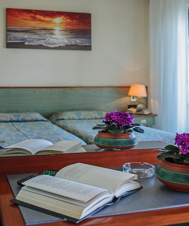 Hotel Paris ลิโด ดิ กามาโยเร ภายนอก รูปภาพ