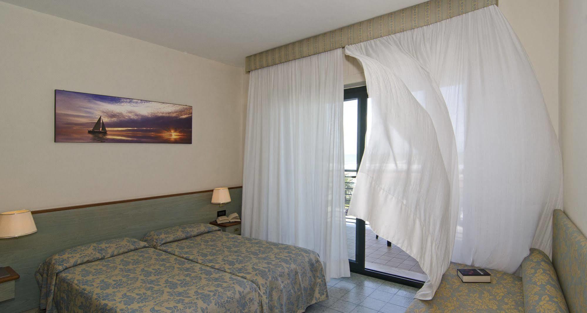 Hotel Paris ลิโด ดิ กามาโยเร ภายนอก รูปภาพ