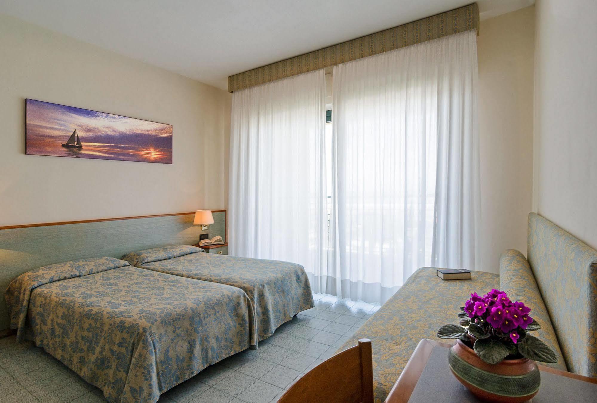 Hotel Paris ลิโด ดิ กามาโยเร ภายนอก รูปภาพ