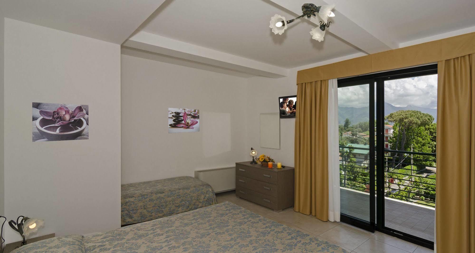 Hotel Paris ลิโด ดิ กามาโยเร ภายนอก รูปภาพ